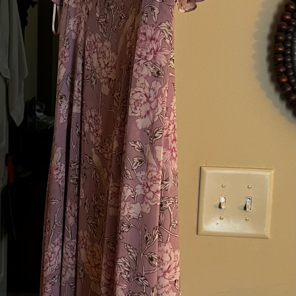 Beautiful floral maxi Gal Meets Glam